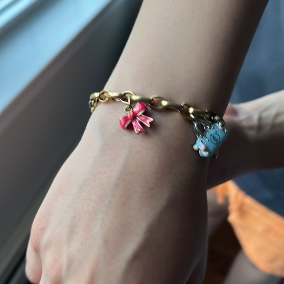 Beautiful gold charmed juicy couture girl bracelet - Picture 10 of 10